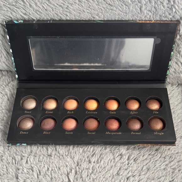 Laura Geller The Delectables Eyeshadow Palette - Green, Gold, Blue - Picture 3 of 7